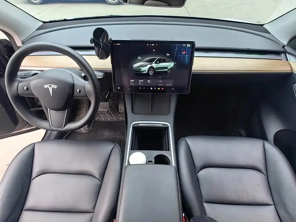 Tesla Model Y — фото 8