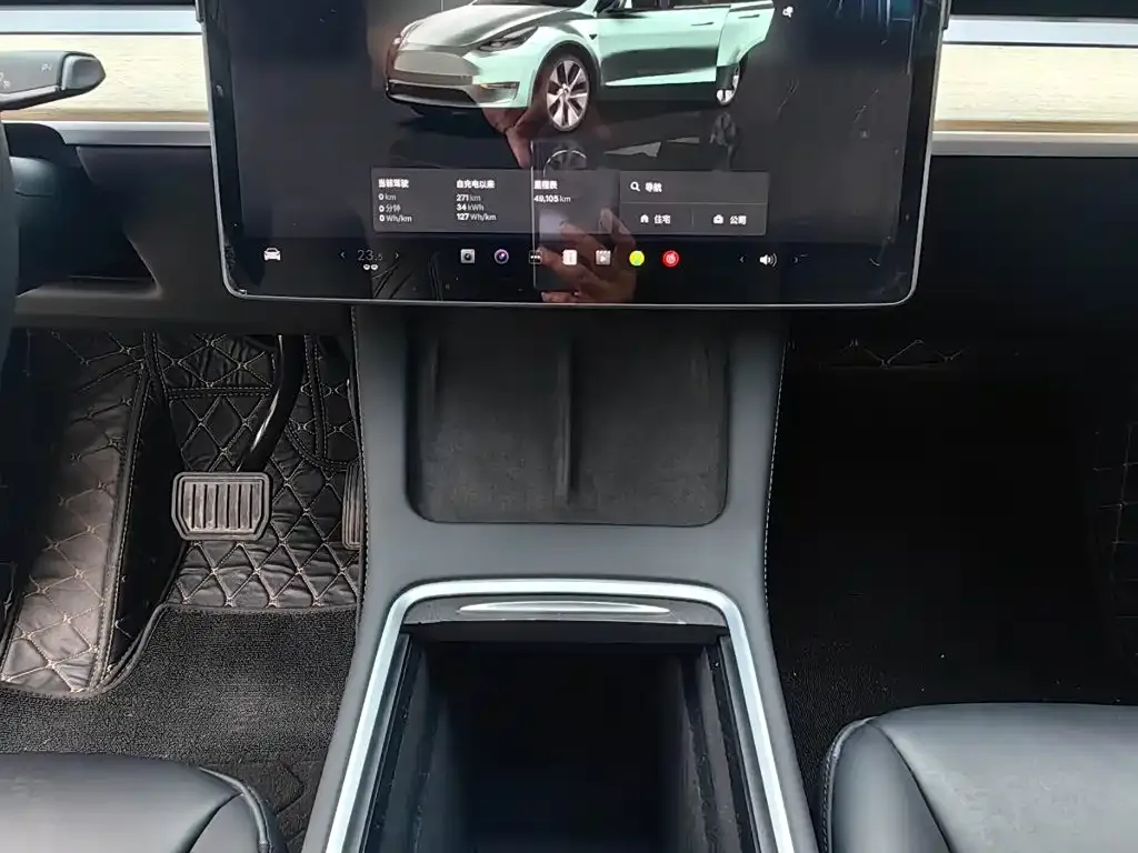 Tesla Model Y — фото 10
