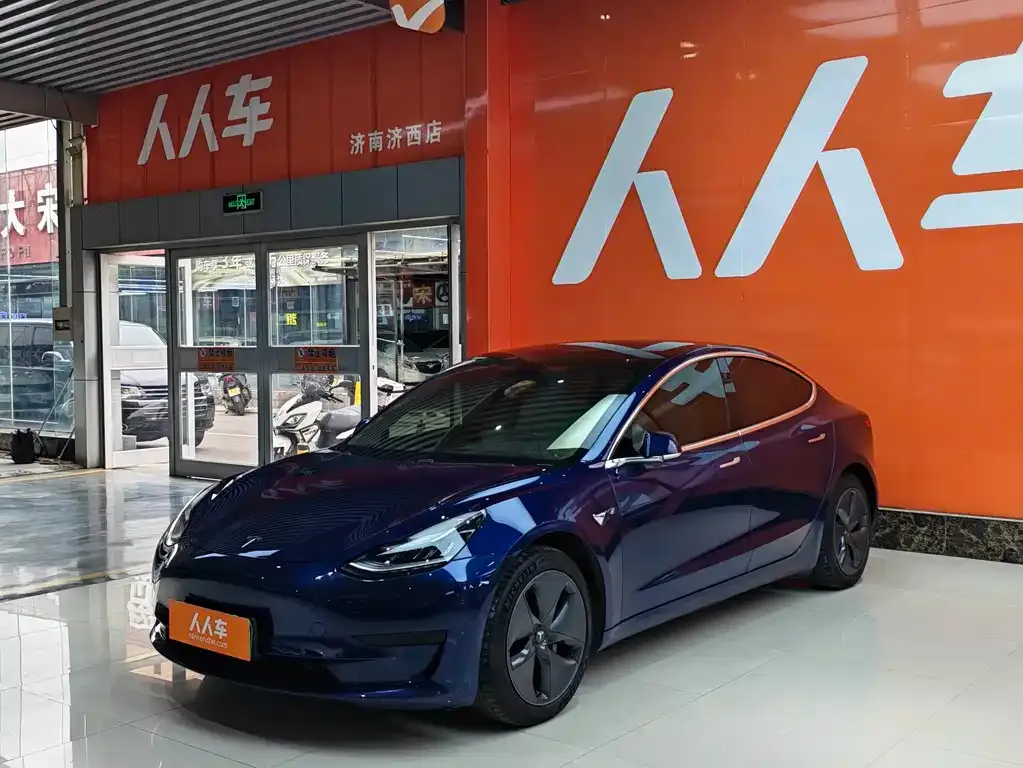 Tesla Model 3 — фото 1