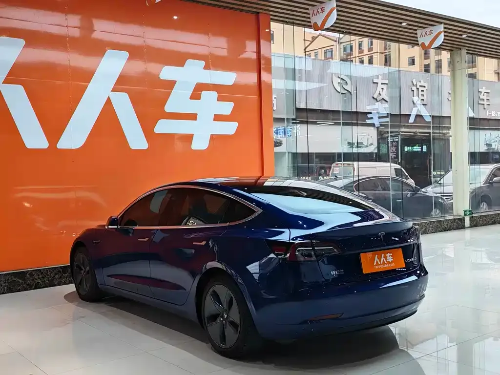 Tesla Model 3 — фото 9