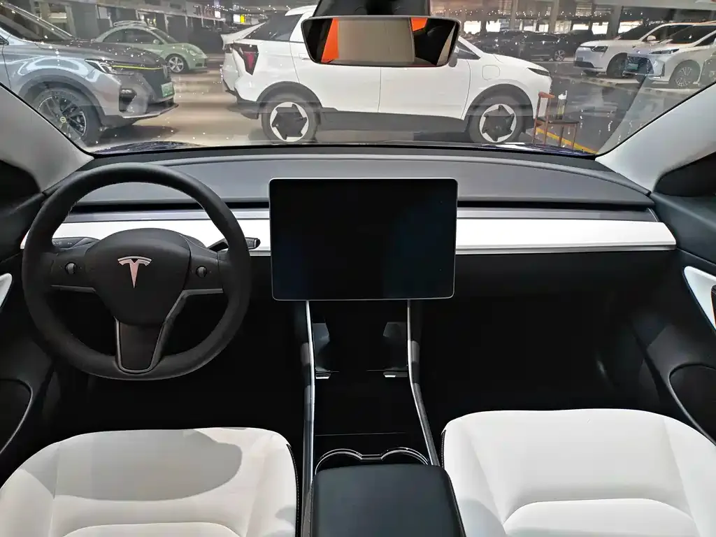Tesla Model 3 — фото 7