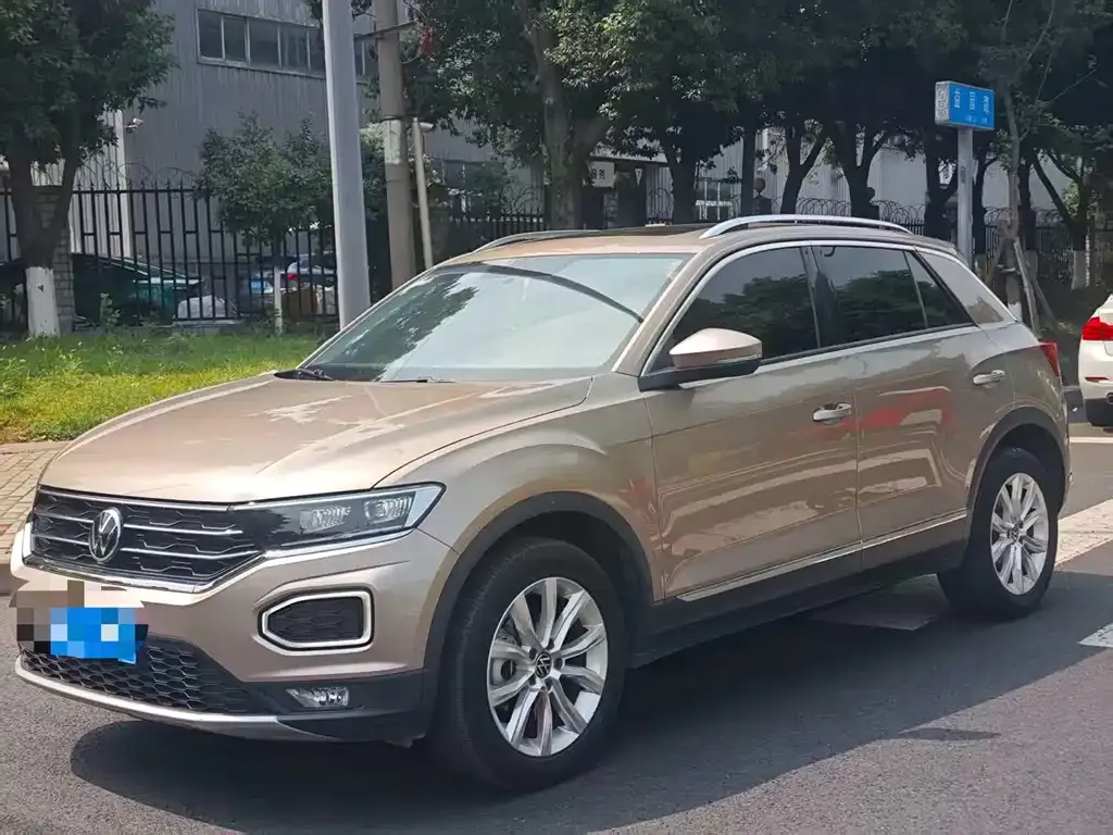 Volkswagen T-Roc — фото 1