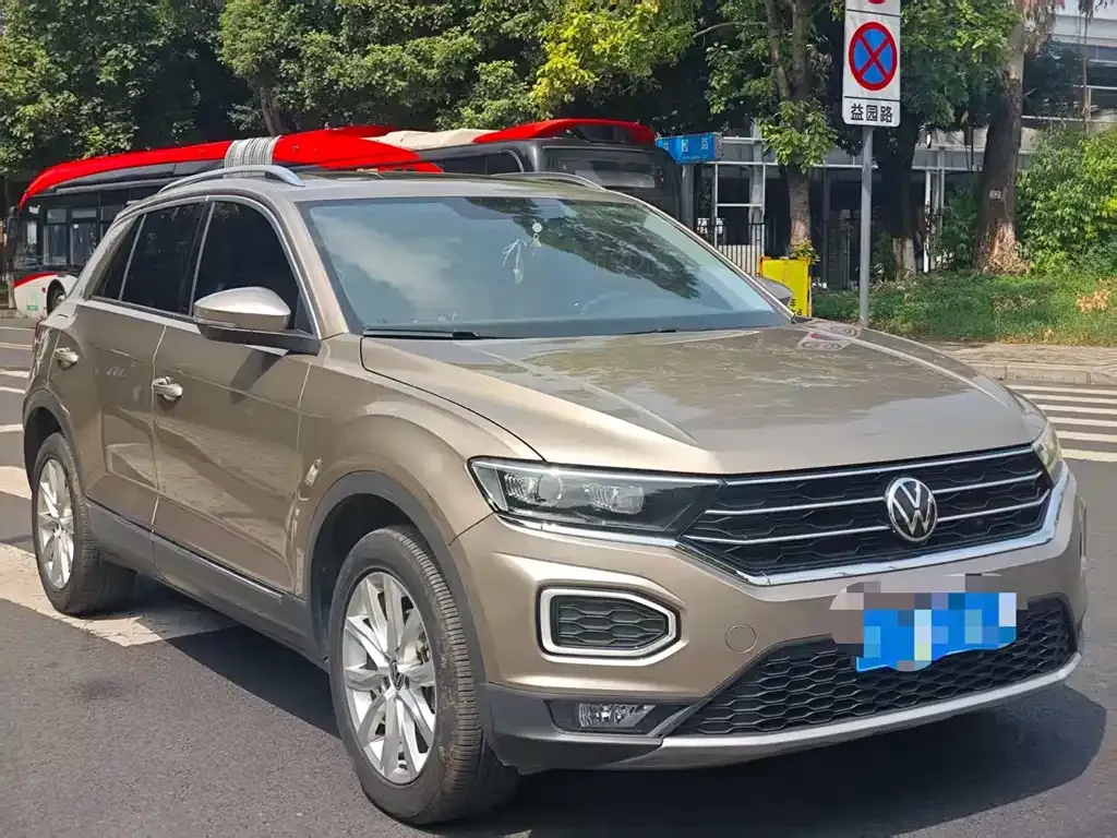 Volkswagen T-Roc — фото 10