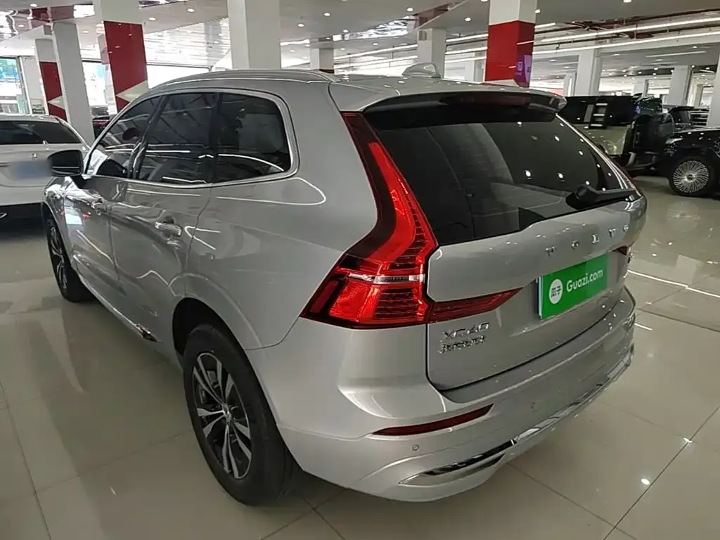 Volvo XC60 — фото 10