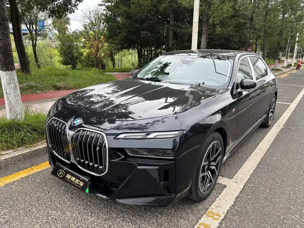 BMW i7 — фото 1