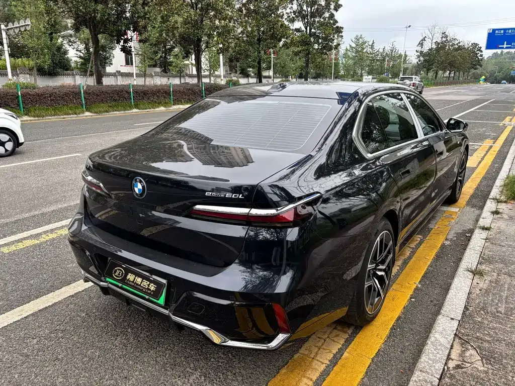 BMW i7 — фото 4