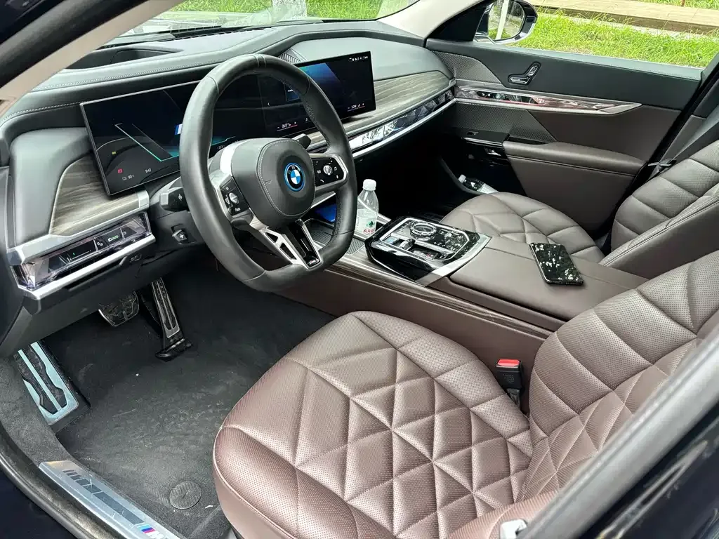 BMW i7 — фото 5