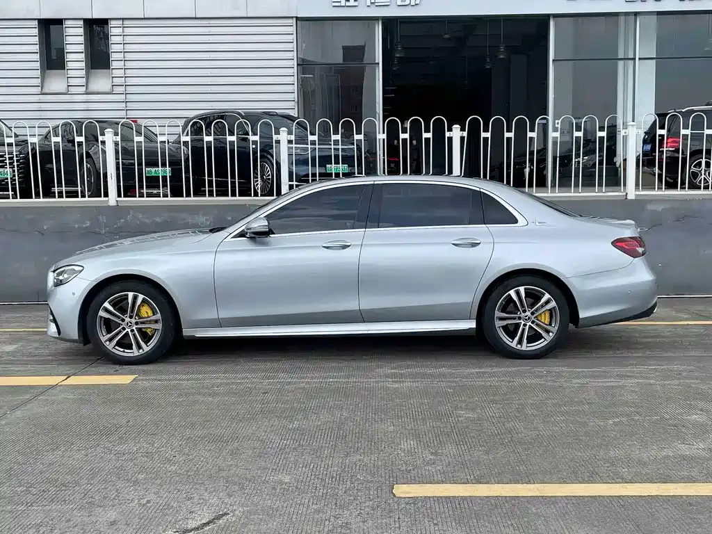 Mercedes-Benz E-Class — фото 2
