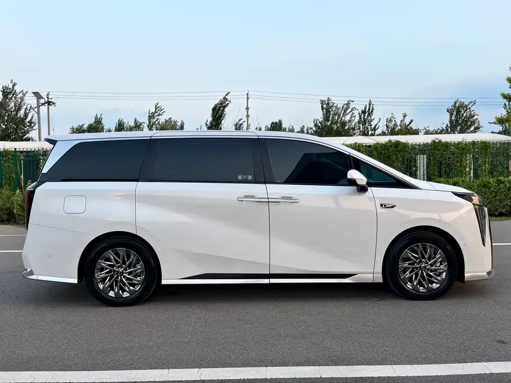 GAC Motor Trumpchi M8 — фото 7