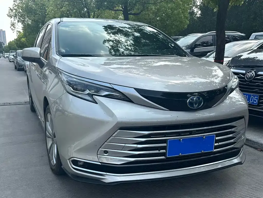 Toyota Sienna — фото 8