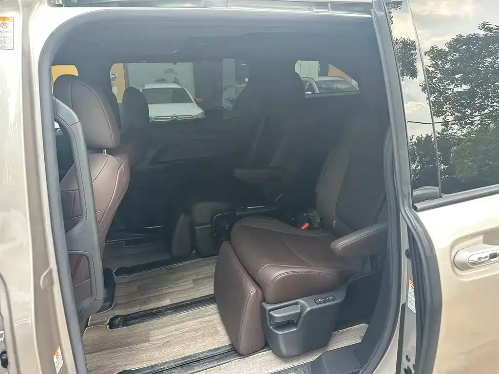 Toyota Sienna — фото 4