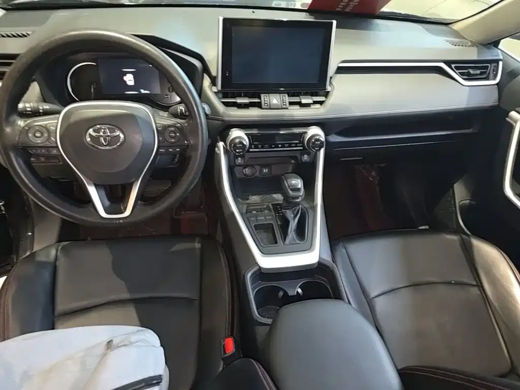 Toyota RAV4 — фото 7