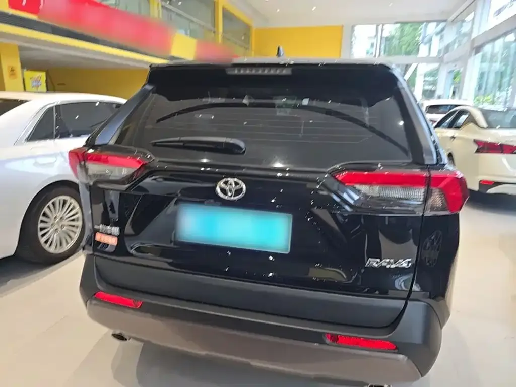 Toyota RAV4 — фото 2