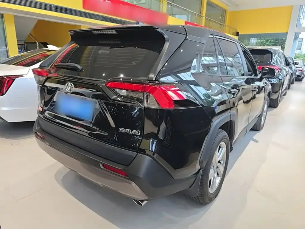 Toyota RAV4 — фото 4
