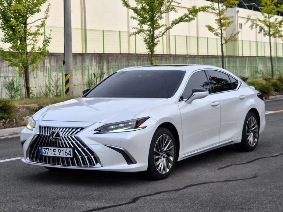 Lexus ES — фото 1