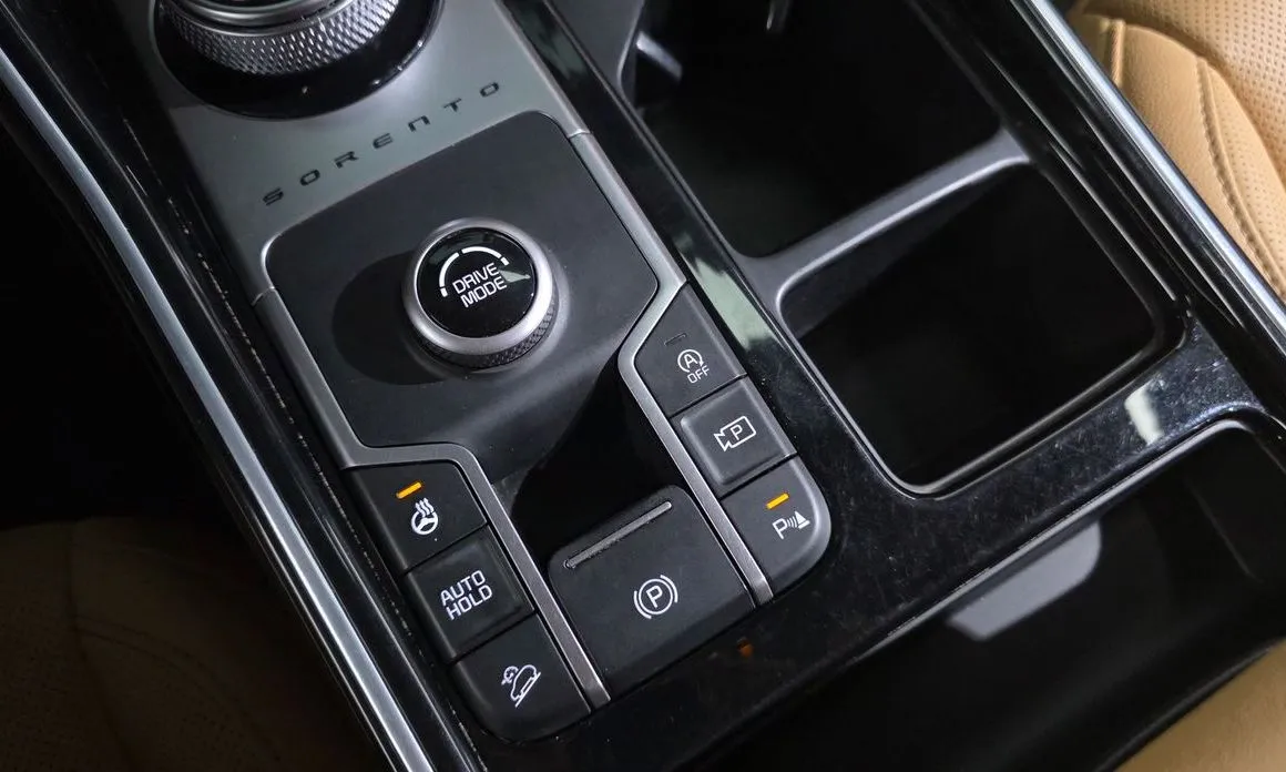 Kia Sorento — фото 10