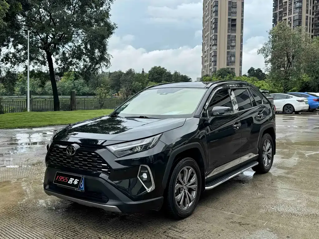 Toyota RAV4 — фото 1