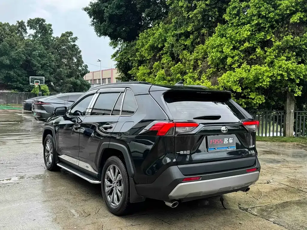 Toyota RAV4 — фото 7