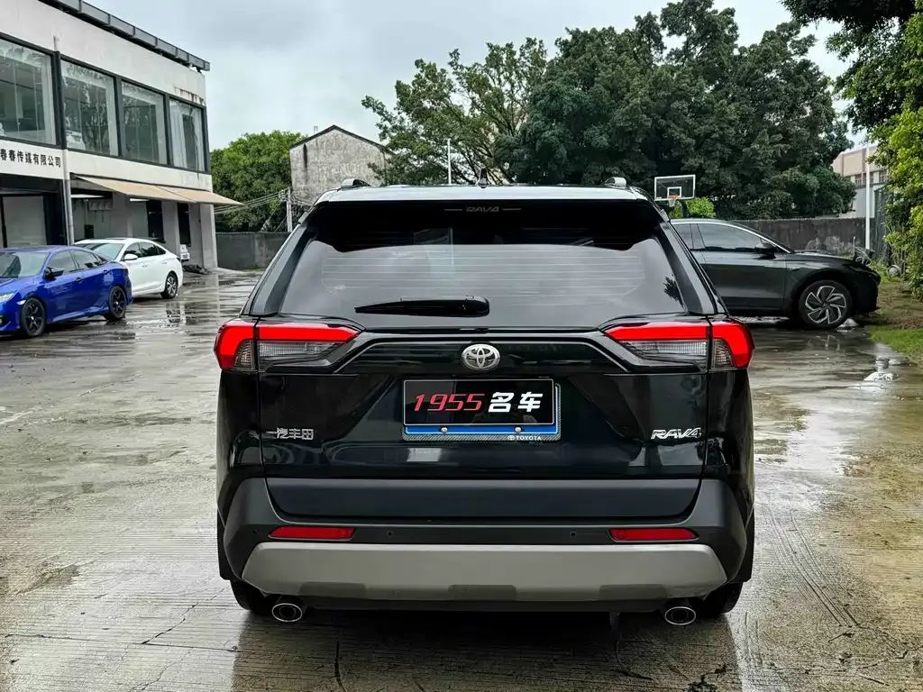 Toyota RAV4 — фото 9