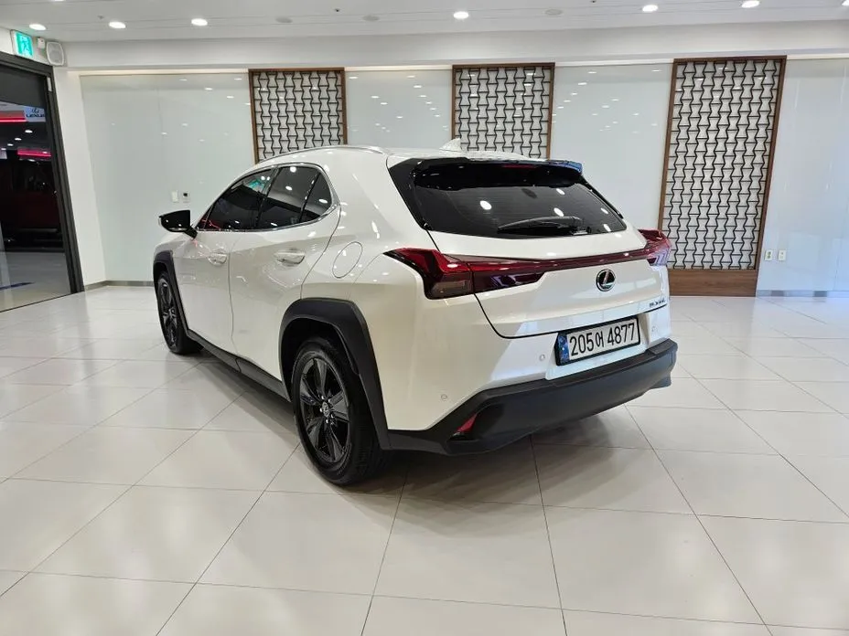 Lexus UX — фото 7