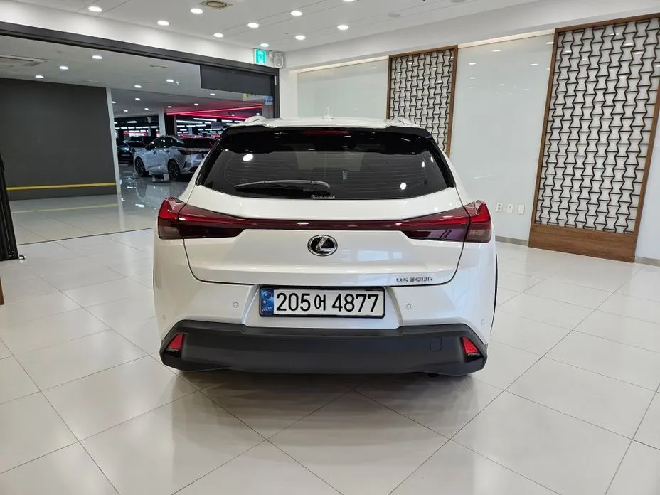 Lexus UX — фото 4