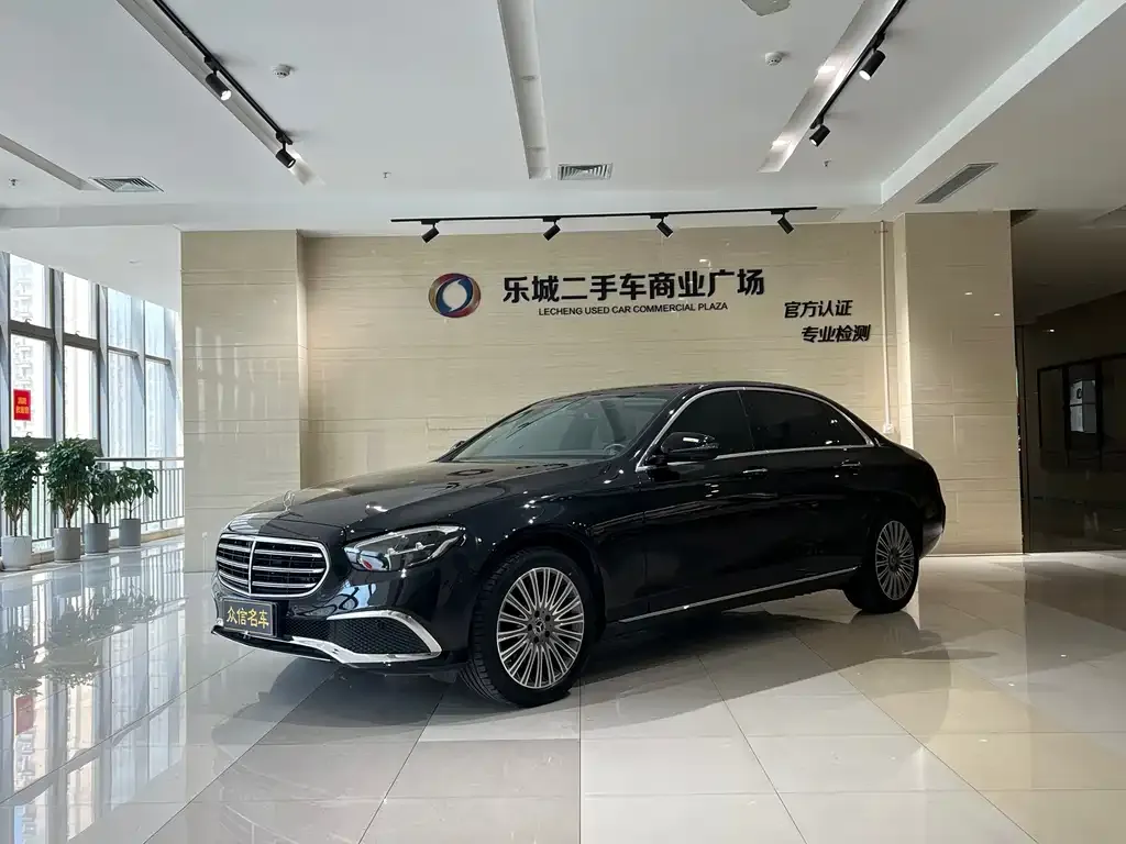 Mercedes-Benz E-Class — фото 1