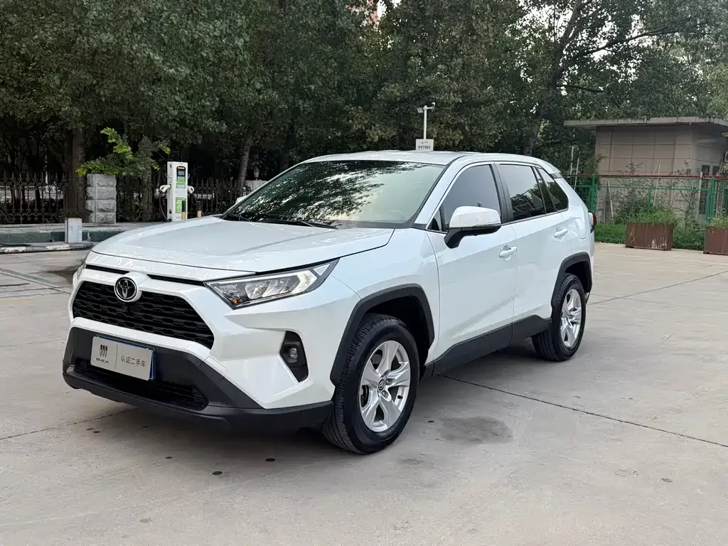 Toyota RAV4 — фото 10
