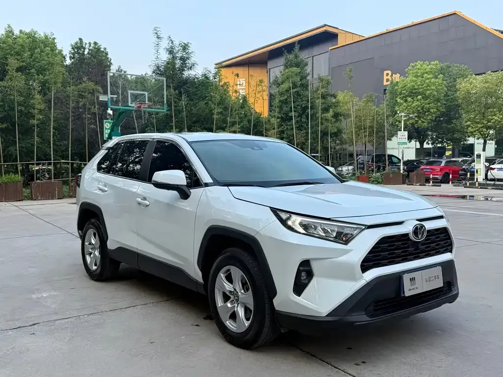Toyota RAV4 — фото 2