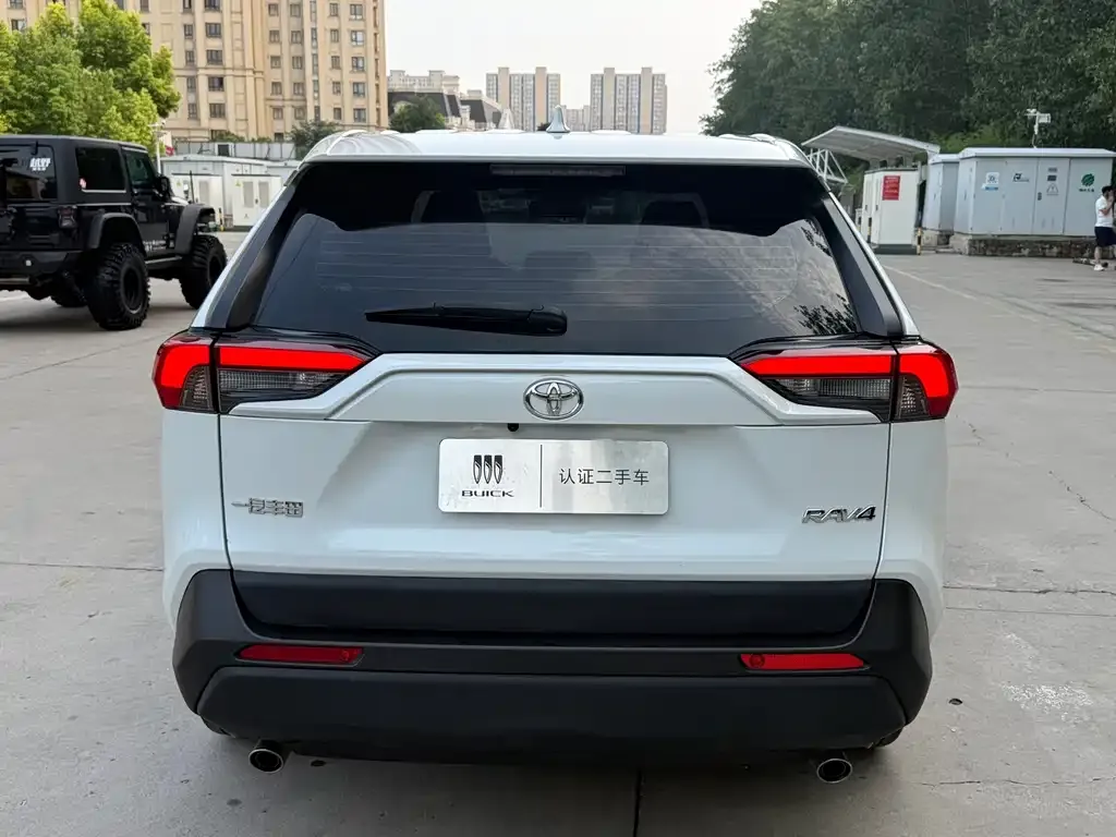 Toyota RAV4 — фото 4