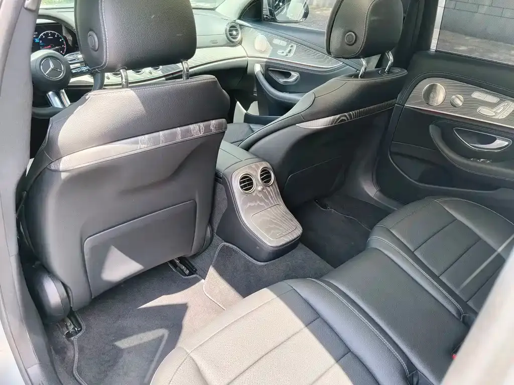 Mercedes-Benz E-Class — фото 5