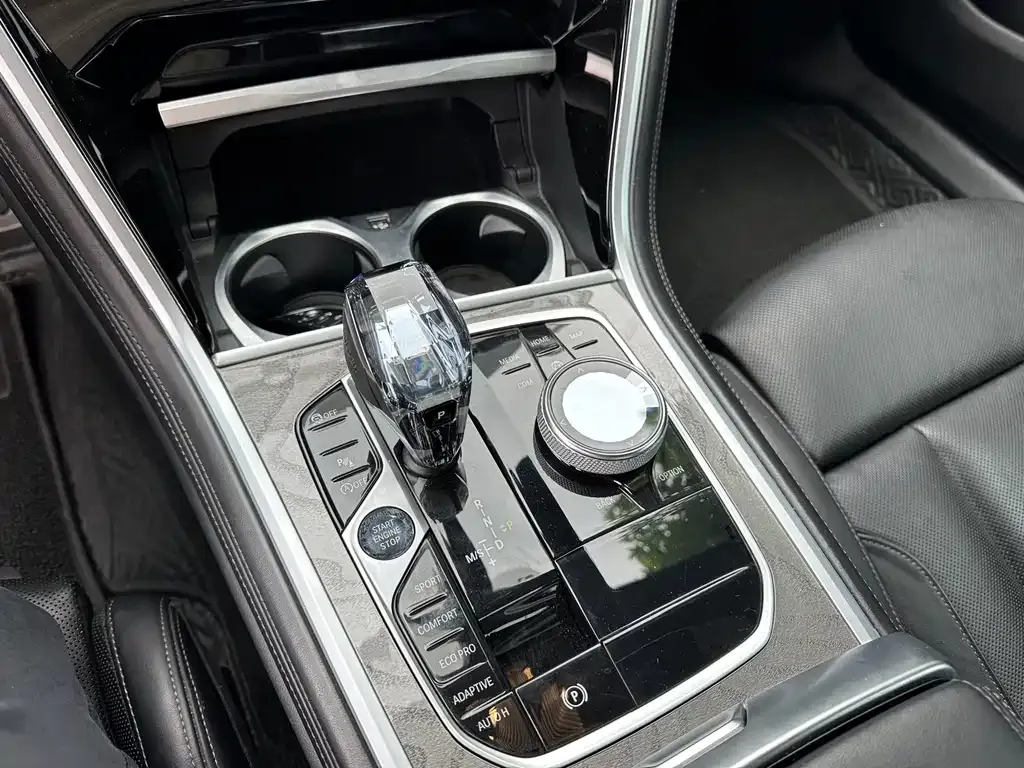 BMW 8 Series — фото 2