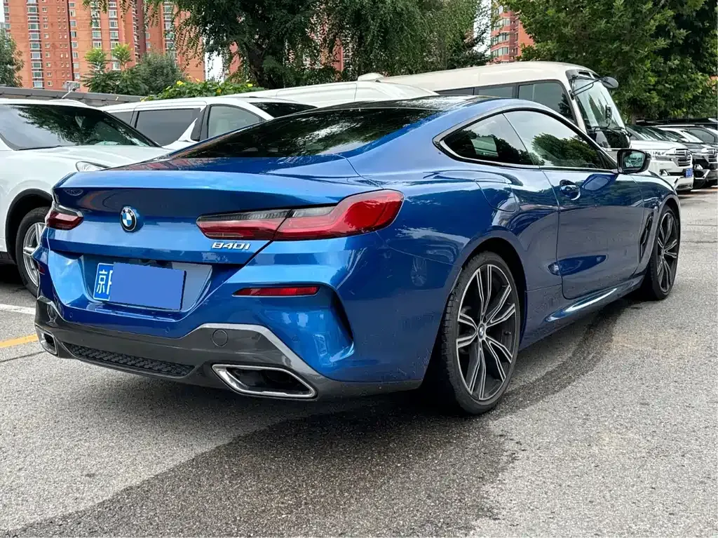 BMW 8 Series — фото 4
