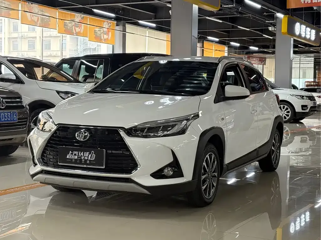 Toyota Yaris L — фото 1