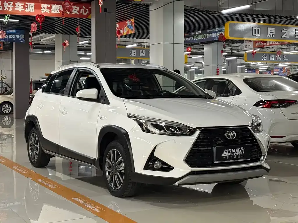 Toyota Yaris L — фото 10