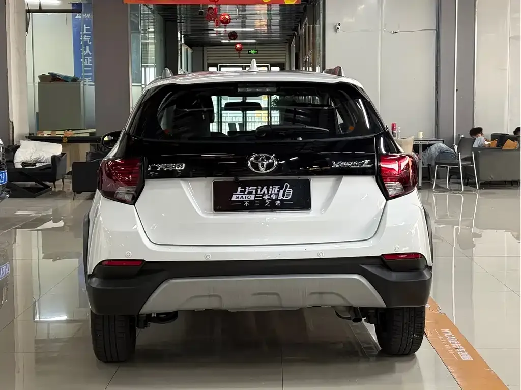 Toyota Yaris L — фото 2