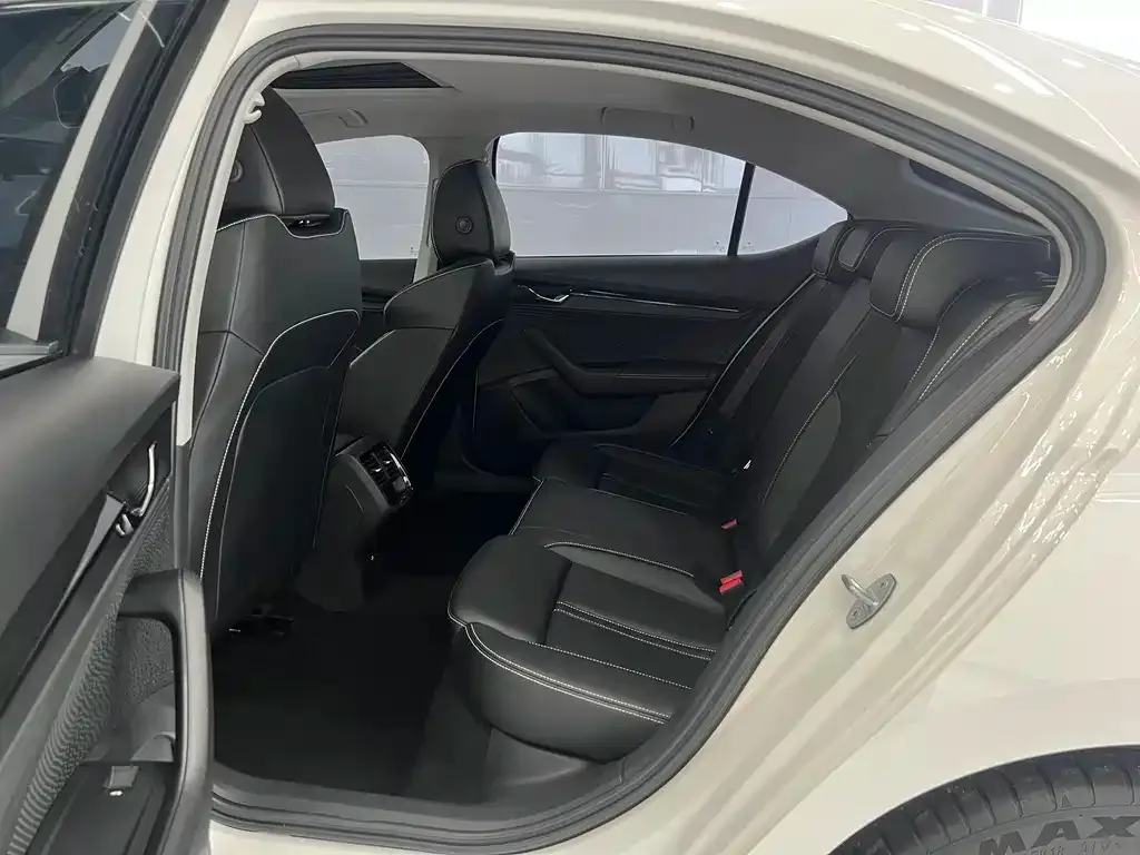 Skoda Octavia — фото 7