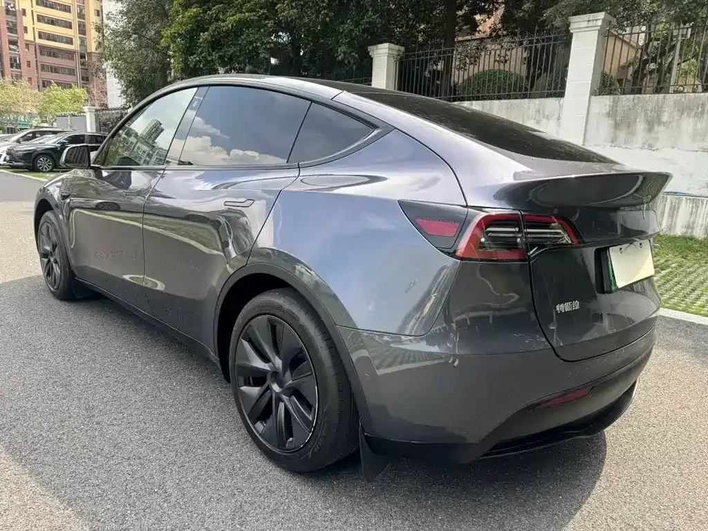 Tesla Model Y — фото 4