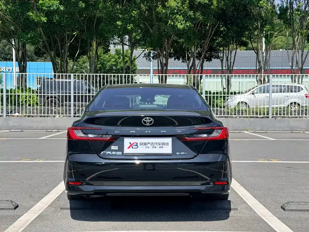 Toyota Camry — фото 8