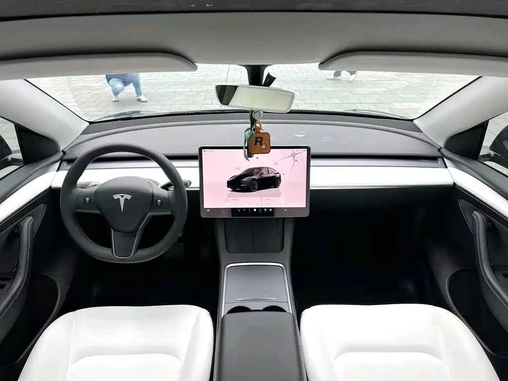 Tesla Model Y — фото 2
