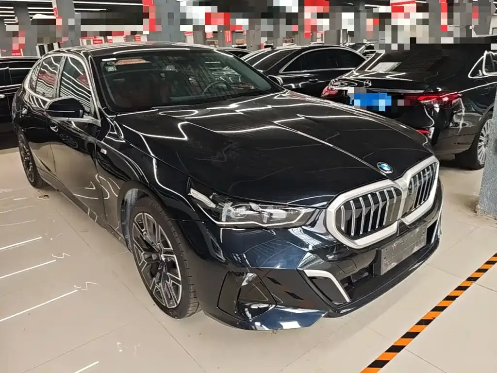 BMW 5 Series — фото 10