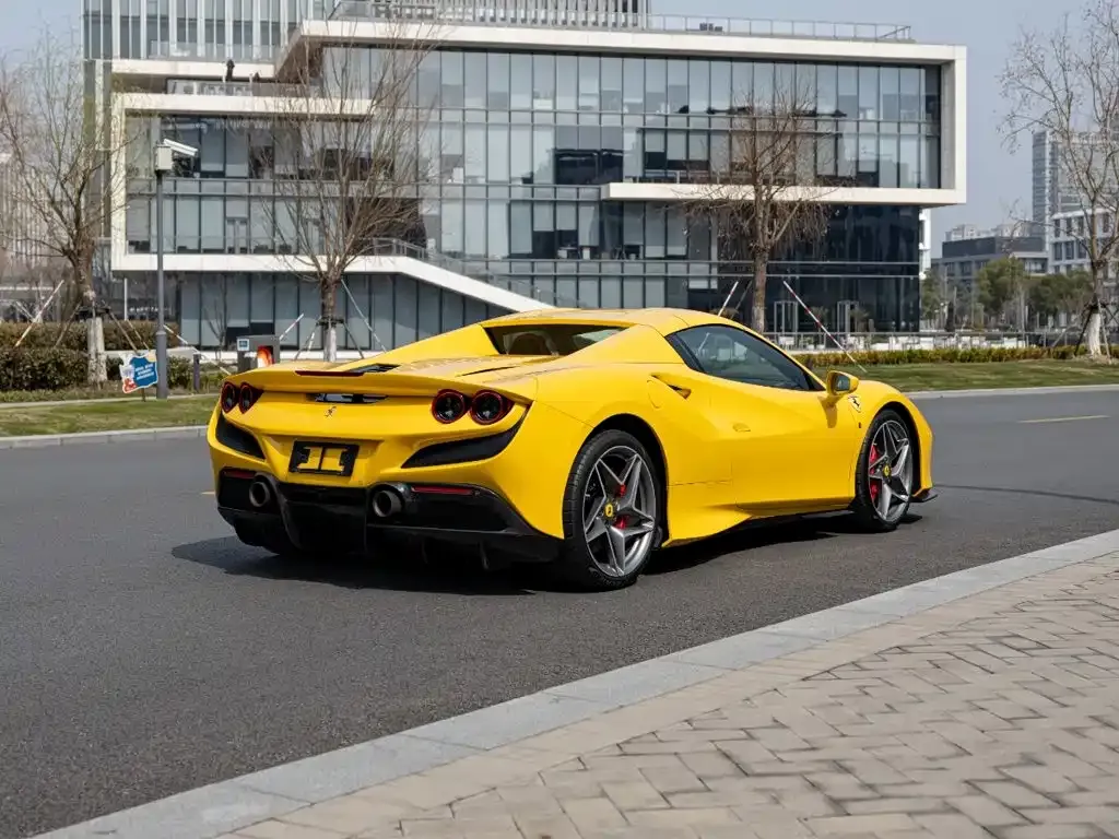 Ferrari F8 — фото 10