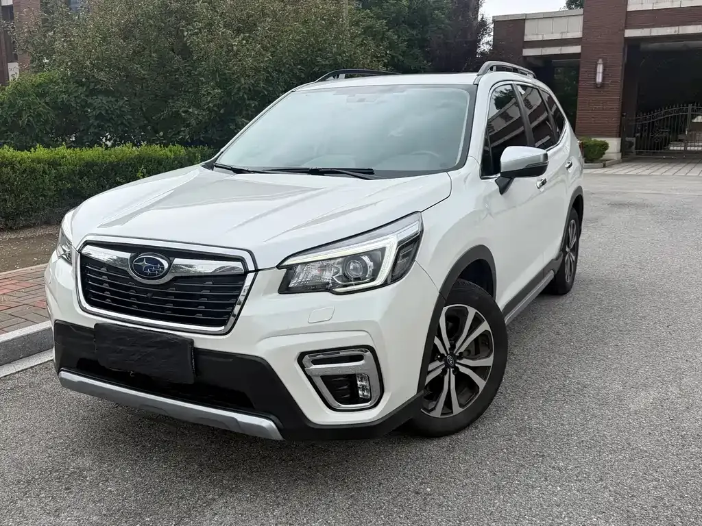 Subaru Forester — фото 1