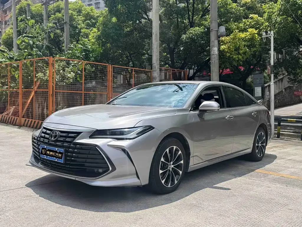 Toyota Avalon — фото 1