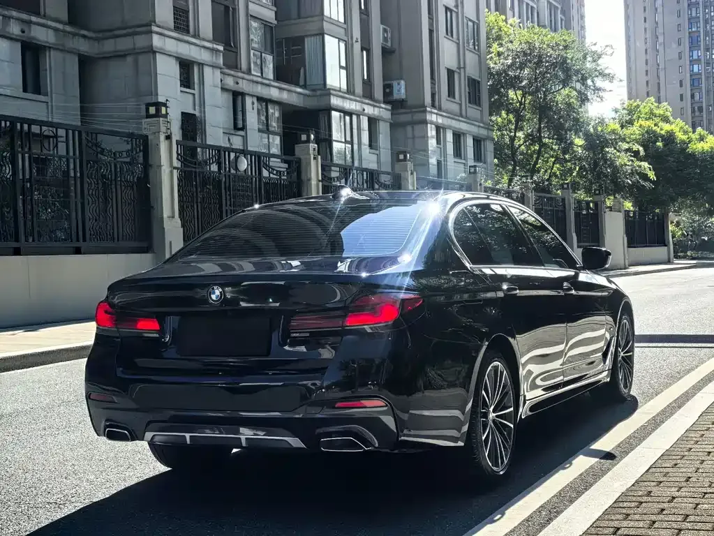 BMW 5 Series — фото 10