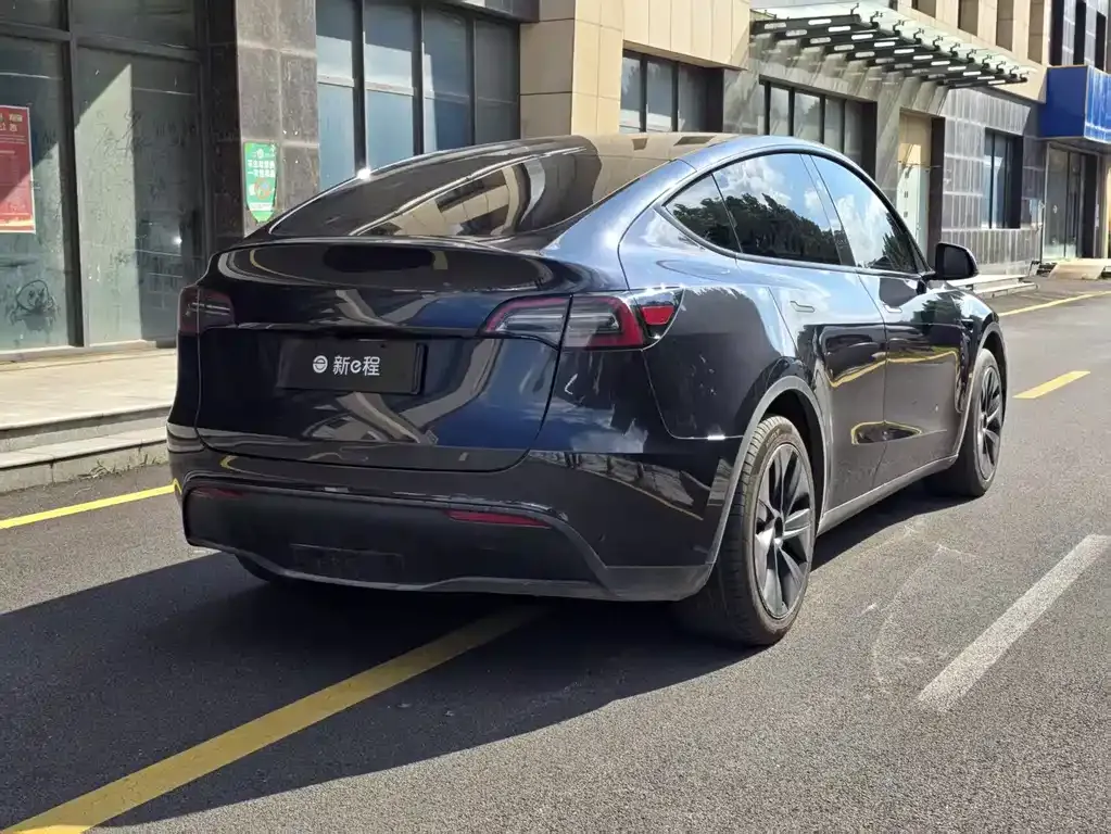 Tesla Model Y — фото 7