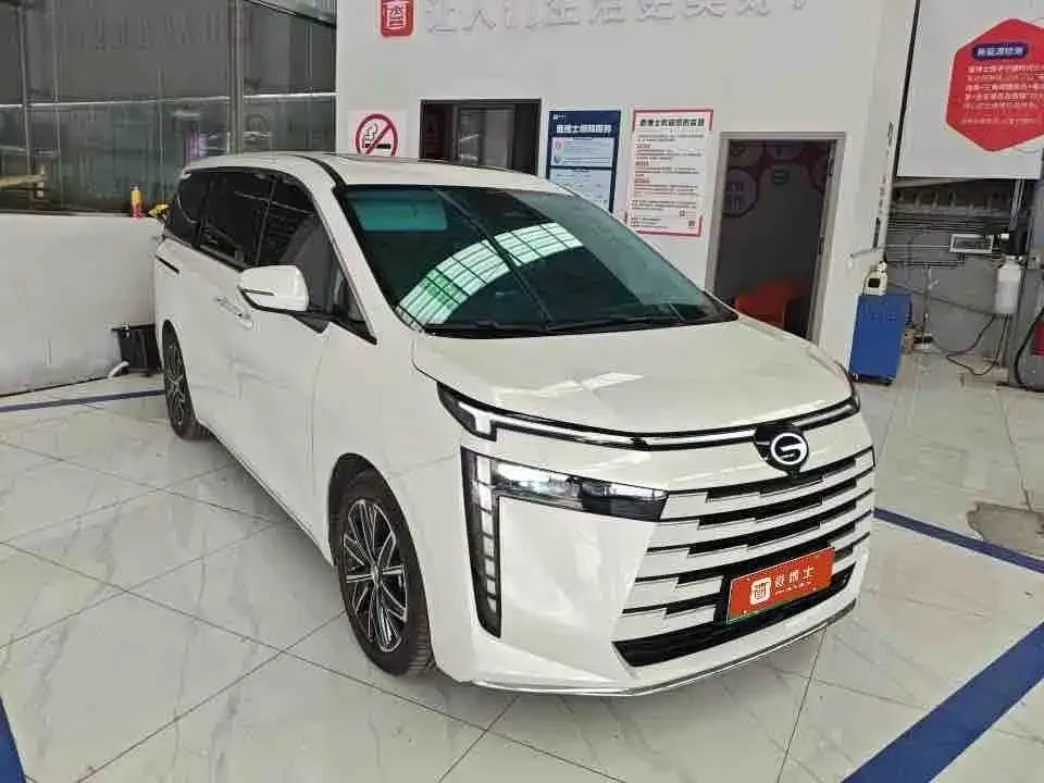 GAC Motor 传祺E8 PHEV — фото 2