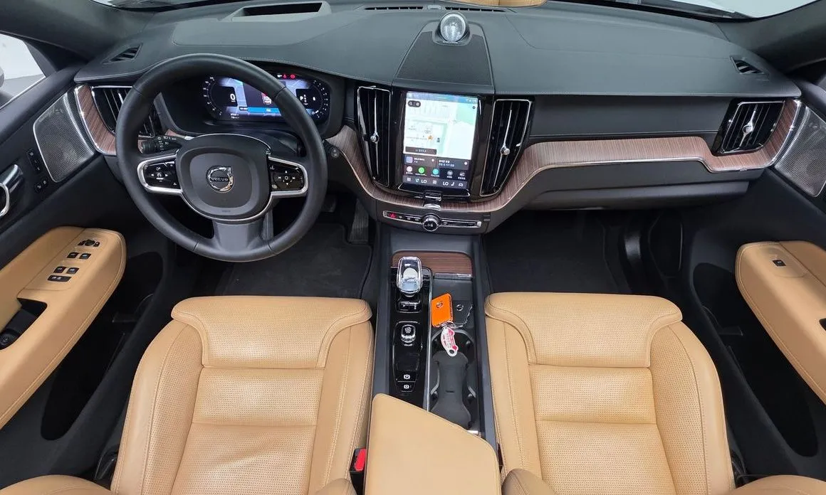 Volvo XC60 — фото 10