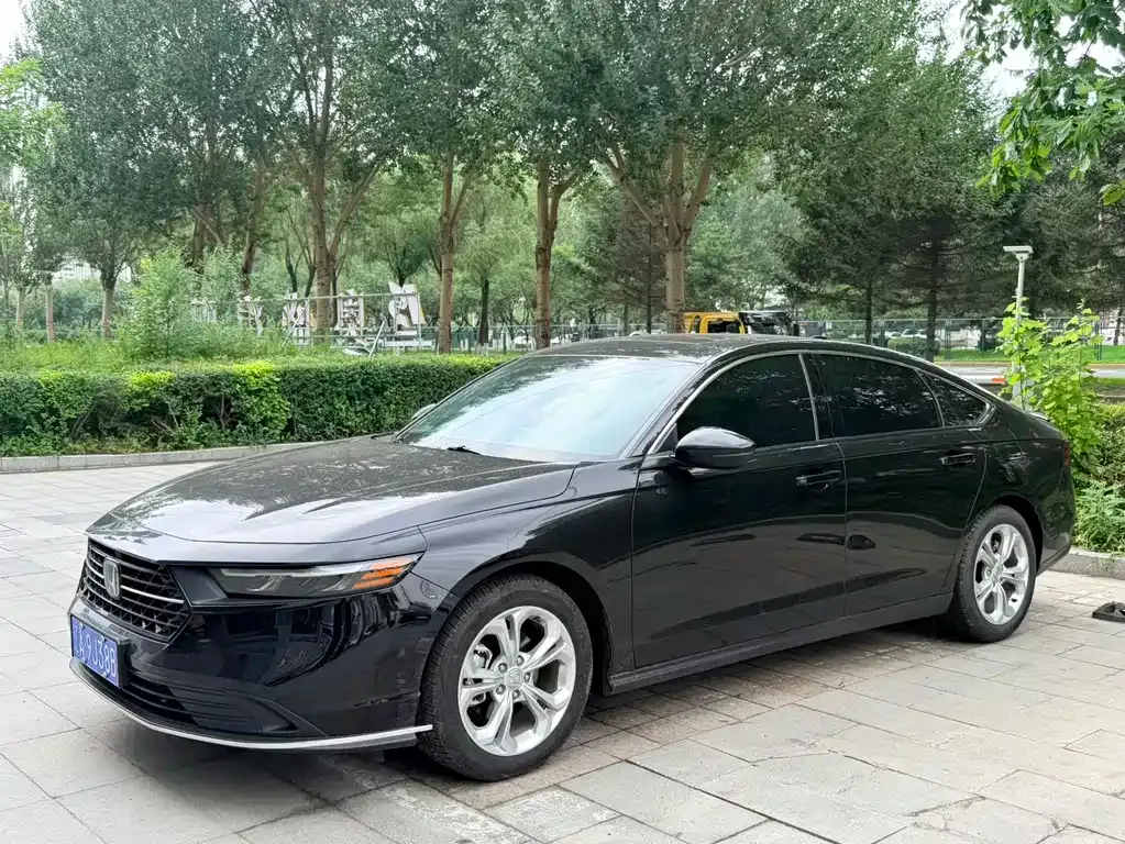 Honda Accord — фото 1
