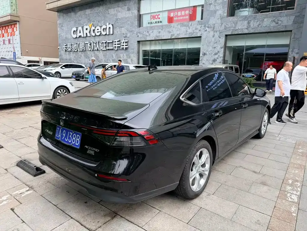Honda Accord — фото 9