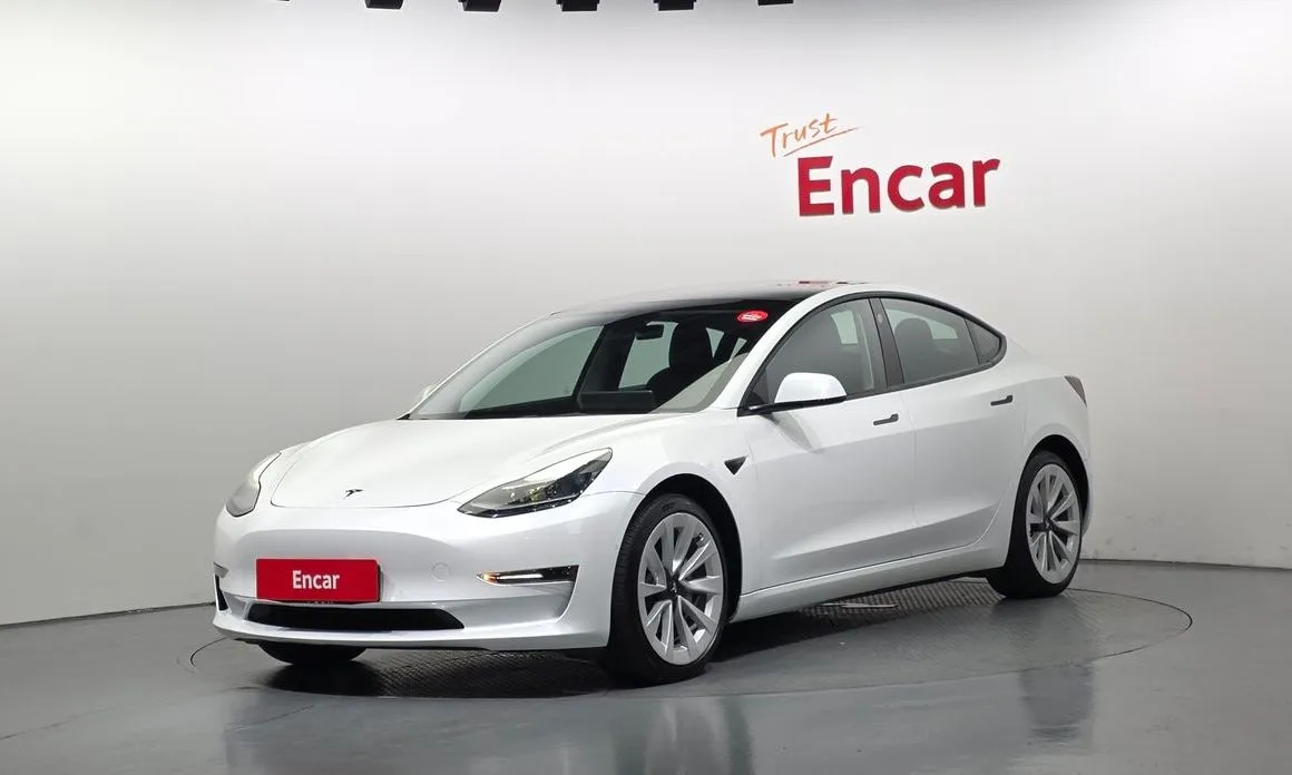Tesla Model 3 — фото 1